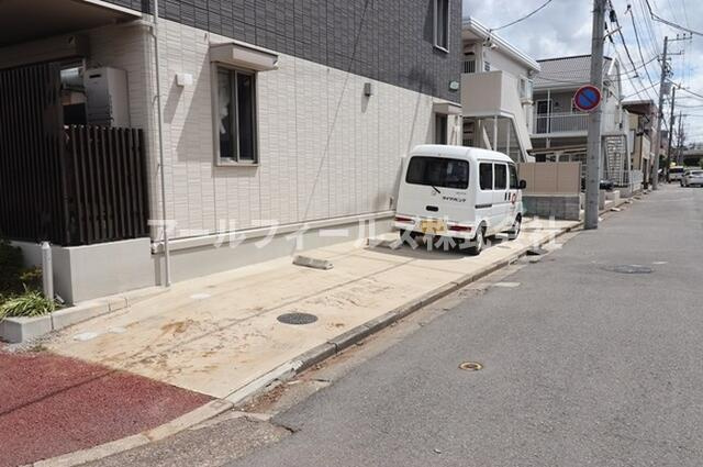 シャルムの駐車場