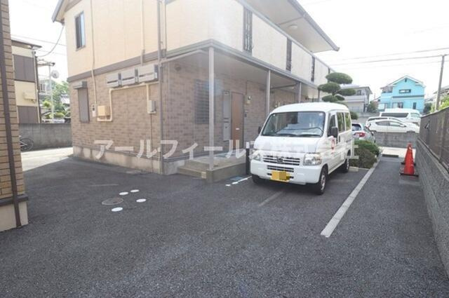 ルミナスビラＧＲＡＮＤＥの駐車場