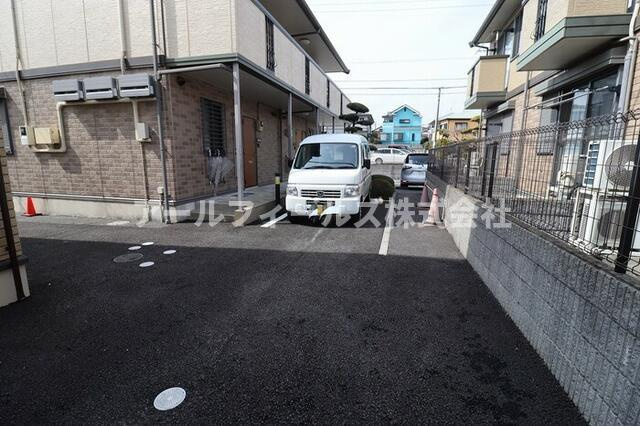 ルミナスビラＧＲＡＮＤＥの駐車場