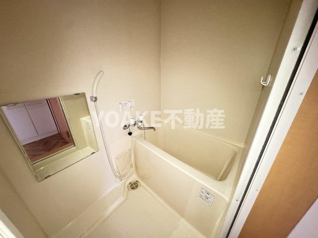 グリーンフロント中央林間の浴室|別号室の写真となります。現況優先。