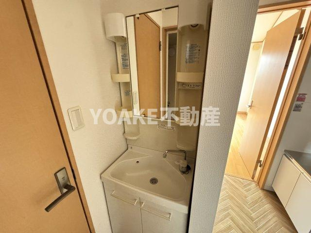 グリーンフロント中央林間の洗面所|別号室の写真となります。現況優先。