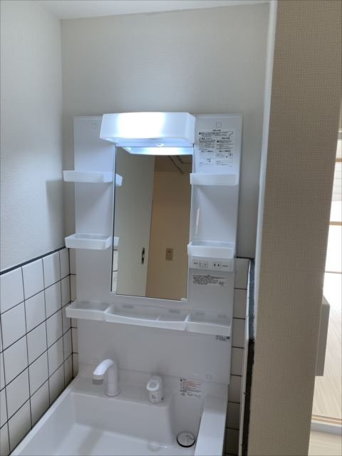 エクセル河村の独立洗面台|独立洗面化粧台完備。温水洗浄便座付きの清潔感ある水回り