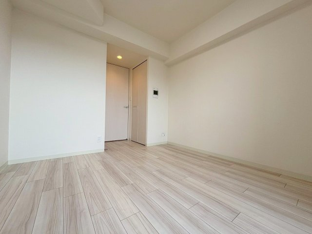 プレサンスブルーム東三国の洋室