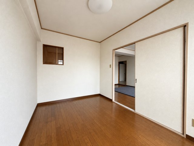 三井新瑞橋ハイツの洋室