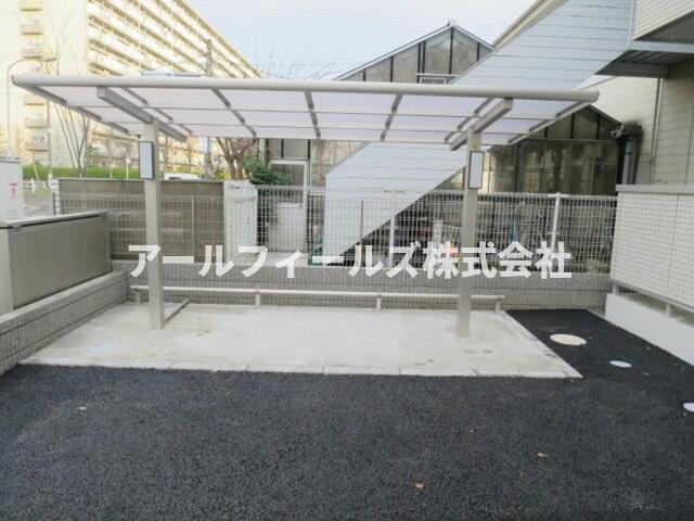 ノエル新松戸の駐車場