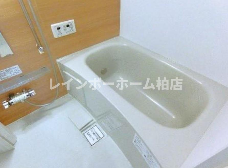 仲介手数料（賃料の1.10ヵ月）の50％OFF対象物件！の浴室
