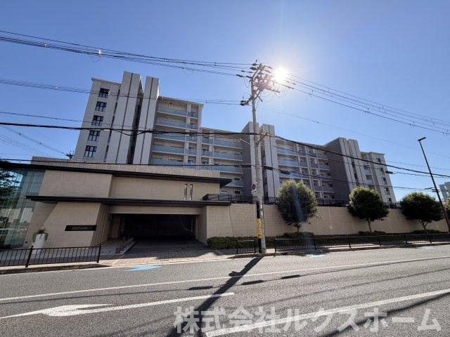 ローレルコート茨木新中条の外観