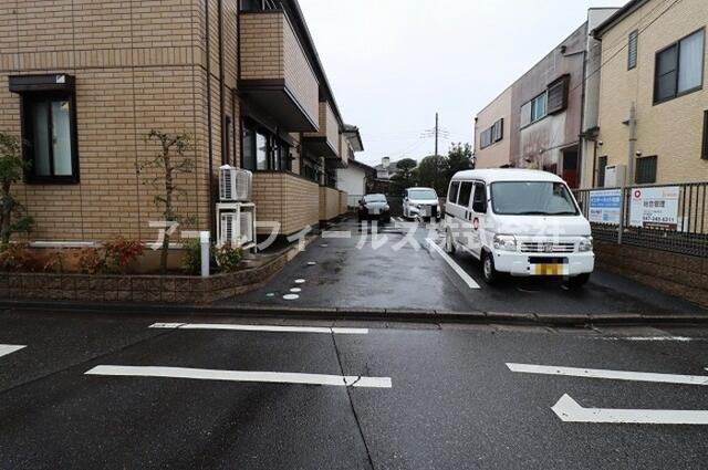 イーストパーク八ヶ崎の駐車場