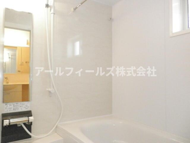 イーストパーク八ヶ崎の浴室