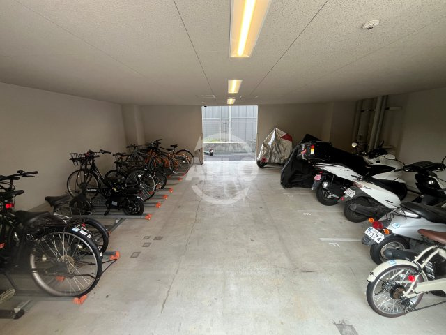 レオンコンフォート難波クレアの駐車場|レオンコンフォート難波クレア　駐輪場