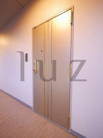 リヴシティ横濱新川町弐番館の玄関