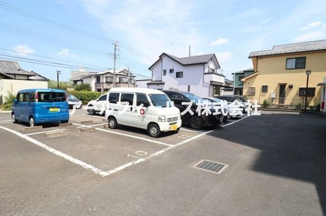 アーバンクレストの駐車場