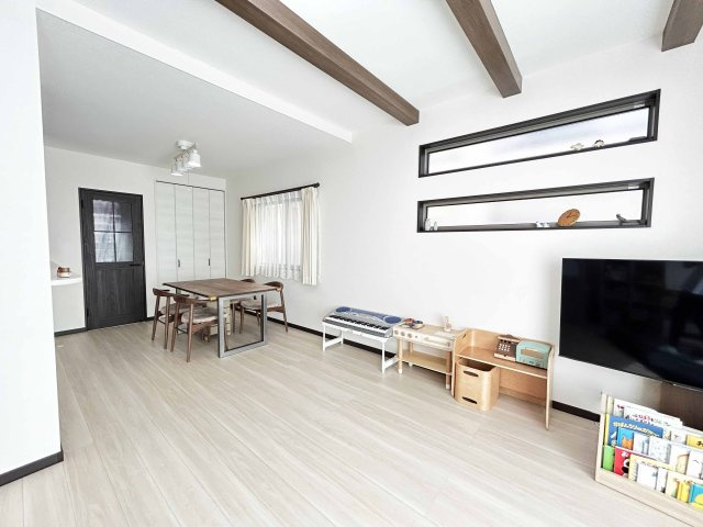 生駒市新旭ケ丘一戸建の居間・リビング