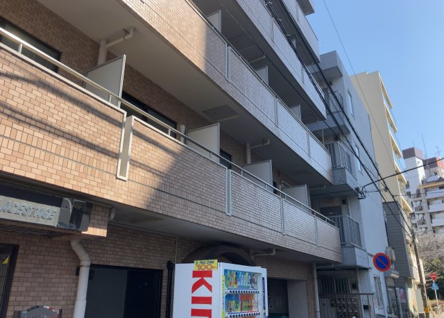 【バルコニー】 | 日神パレステージ相模原 | 一般的なバルコニーは、奥行1.5ｍ程ですが、ワイルドバルコニーは2ｍまで広がっています。そのため洗濯物の間隔をあけ干すことができ、乾きやすいというメリットや、ガーデニングが楽しめる等の特徴があります。