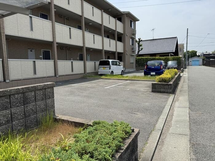 D-room フェニックス武庫川東の駐車場