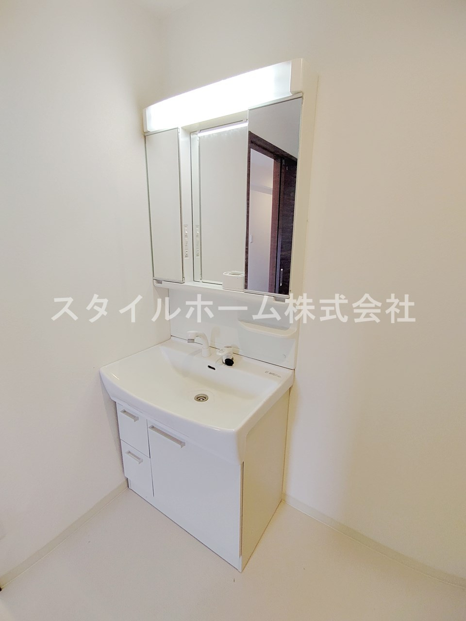 豊橋市南栄町字蟹原の賃貸マンションの洗面所|別部屋写真です。