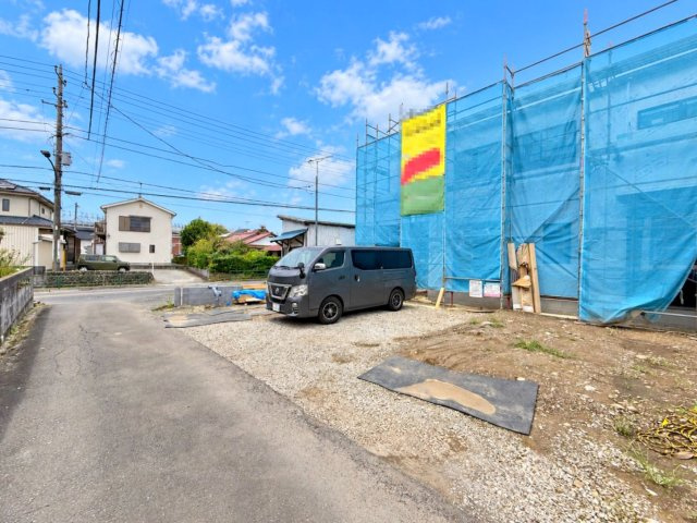 あきる野牛沼第5　全1棟の前面道路含む現地写真|現地 （2026年10月）撮影
※空はCG加工しています。