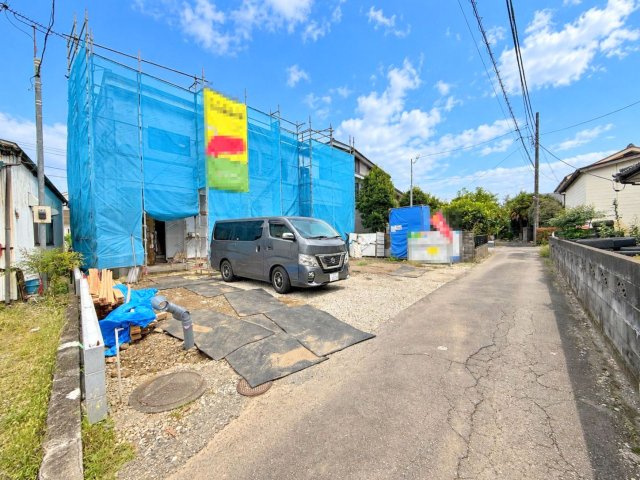 あきる野牛沼第5　全1棟の前面道路含む現地写真|現地 （2026年10月）撮影
※空はCG加工しています。