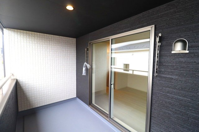 新築戸建・新築建売　福島市方木田古屋敷　吉井田小・第一中のバルコニー|天候の急な変化にも柔軟に対応できる快適なインナーバルコニー！