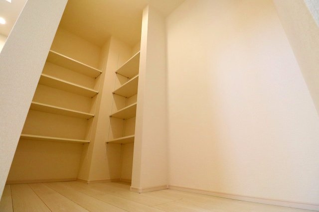 新築戸建・新築建売　福島市方木田古屋敷　吉井田小・第一中の収納|パントリーは大容量で可動棚付き！食品や日用品の保管や防災グッズなどの収納に便利です！