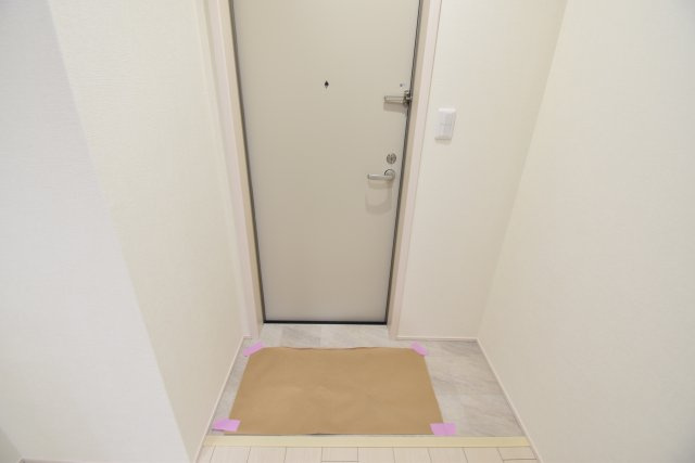 フジパレス阪急園田WESTⅢ番館の玄関
