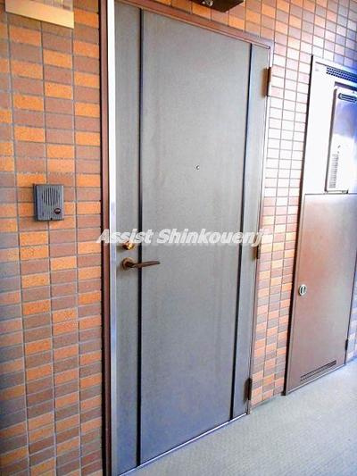 ステージグランデ新高円寺の玄関
