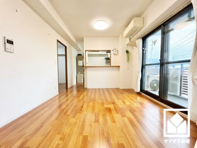 パズ京都西大路　中古マンションの居間・リビング|※本画像は空室時の写真を加工し、家具・小物等を撤去したイメージです。
実際の仕様とは異なる場合がございます。