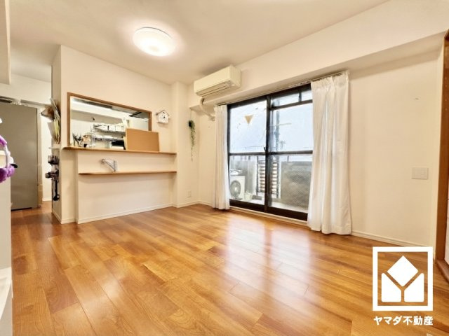 パズ京都西大路　中古マンションの居間・リビング|※本画像は空室時の写真を加工し、家具・小物等を撤去したイメージです。
実際の仕様とは異なる場合がございます。