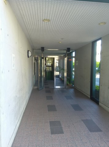 オーケーズ塚口四番館のエントランス