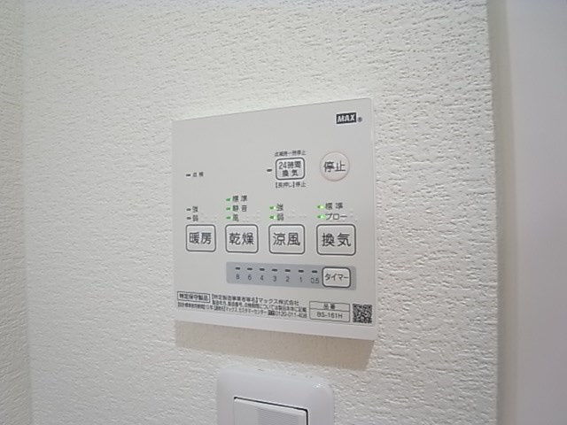 神戸市灘区城の下通３丁目のアパートの浴室