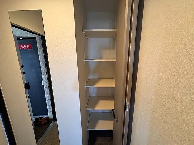 神戸市中央区国香通４丁目の賃貸マンションの収納