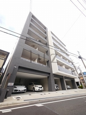 アパルトマン山手公園の外観