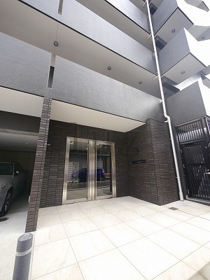 アパルトマン山手公園のエントランス