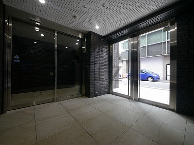 アパルトマン山手公園のエントランス