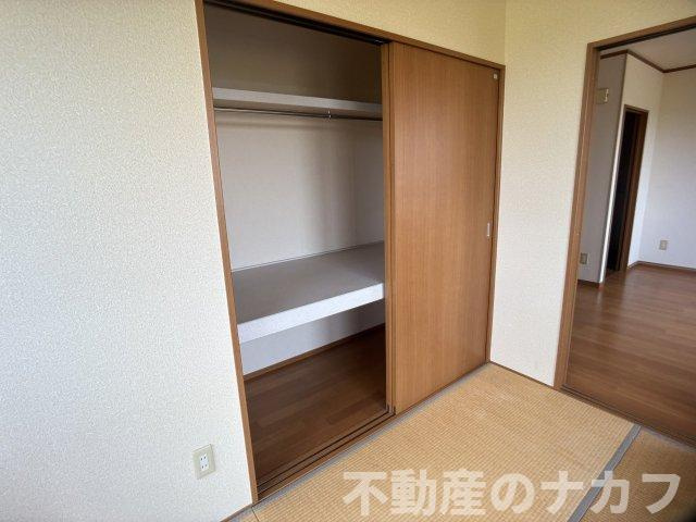 フラワーガーデンハイツの収納|※過去の室内写真のため現況と異なる場合があります