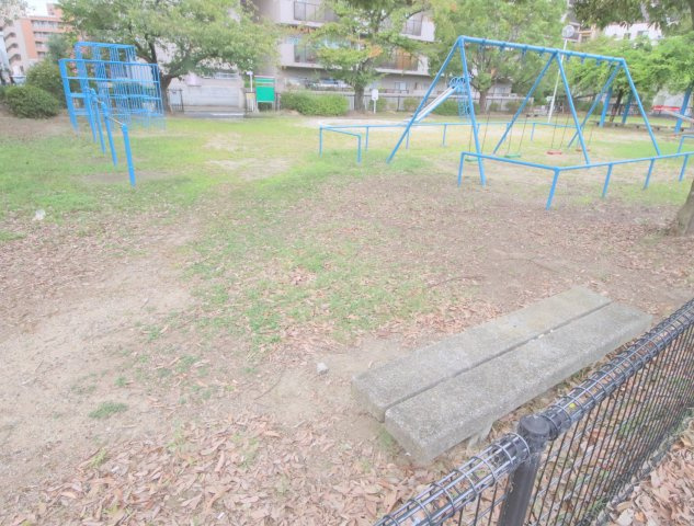 ナラコック三条ハイツの庭