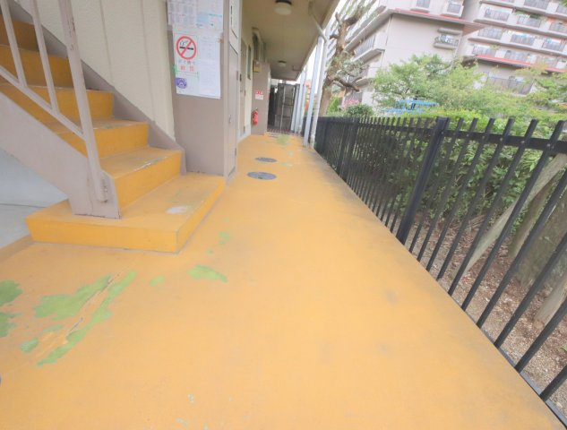 ナラコック三条ハイツのロビー