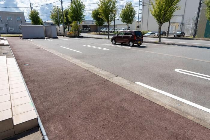 リシェス・オカザキⅥの駐車場