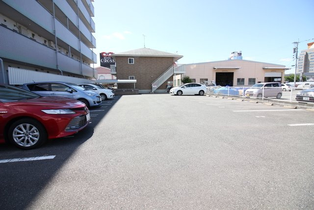 グリーンハイツKの駐車場|駐車スペースもあります☆