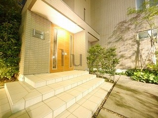 リバード北加瀬のエントランス
