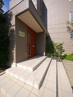 リバード北加瀬のエントランス