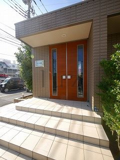 リバード北加瀬のエントランス