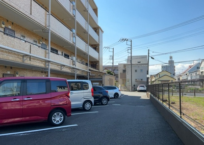 【駐車場】 | ライオンズマンション相模原南台 | 敷地近隣（約200m）にある駐車場関連の案内です。お車をお持ちの方や自家用車の導入をご検討中の方も、周辺の駐車環境について住まいの広場までお気軽にご相談ください。最適なご提案をさせていただきます。