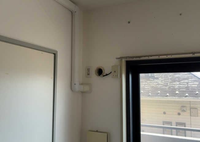 【冷暖房・空調設備】 | ライオンズマンション相模原南台 | お部屋の快適な室温を保つ冷暖房空調設備の設置スペースです。南東向き・角住戸により自然換気もしやすく、年間を通して気持ちの良い空気が流れる住環境が整っています。快適な毎日をお過ごしいただけます。