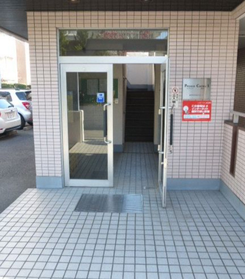 調布市布田５丁目の賃貸マンションのエントランス