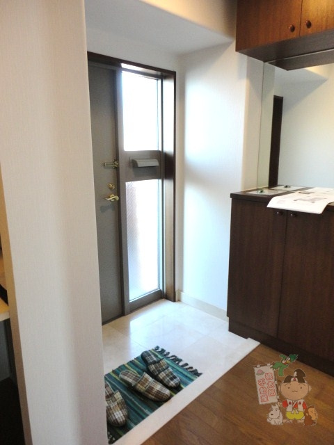 ラヴニール辰巳の玄関