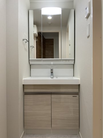 アルファコート亀戸２の洗面所|同タイプ別住戸写真となります。現況と異なる場合がございます。