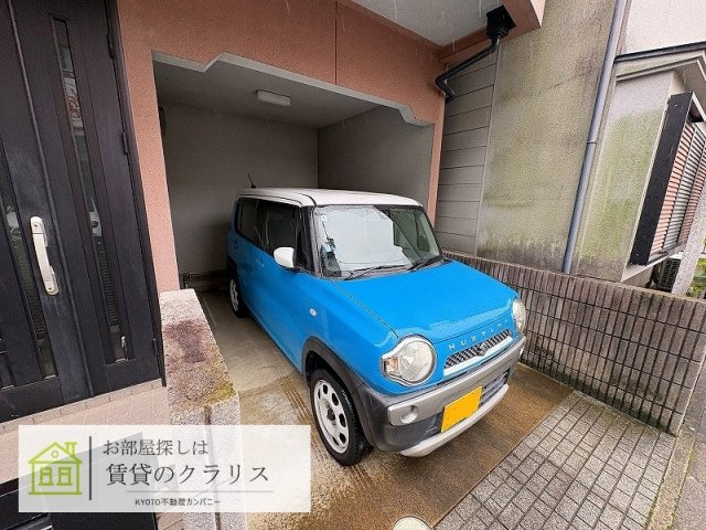 南区久世殿城町 貸家の駐車場