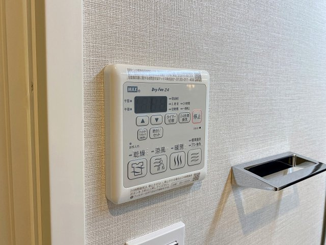 ワコーレ堀切菖蒲園Ⅱの冷暖房・空調設備|天候や時間帯を気にせずいつでも洗濯物を乾かせる便利な浴室換気乾燥機を設置。カビの発生を抑えて浴室を清潔に保つほか、冬場の暖房機能や夏の涼風機能も備えた年中快適なバスタイム空間です。
