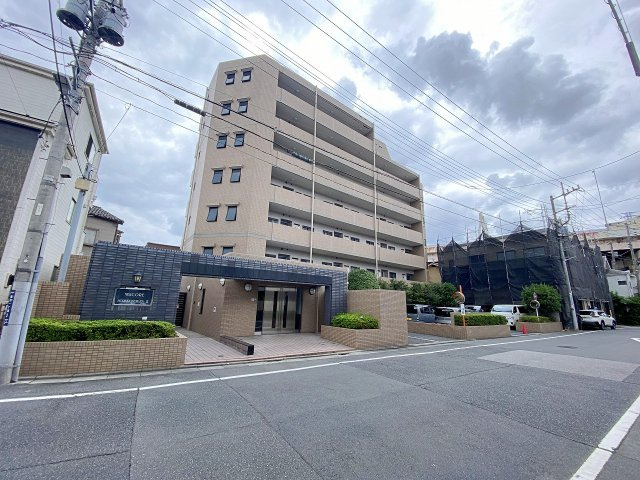 ワコーレ堀切菖蒲園Ⅱの外観|落ち着きのある洗練されたデザインが魅力的なマンション外観です。周辺環境とも美しく調和したスタイリッシュな佇まいで、管理体制も良好。日々の暮らしを快適にサポートしてくれる上質な住環境です。